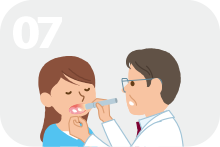 持続性の鵞口瘡や皮膚真菌症がみられる。